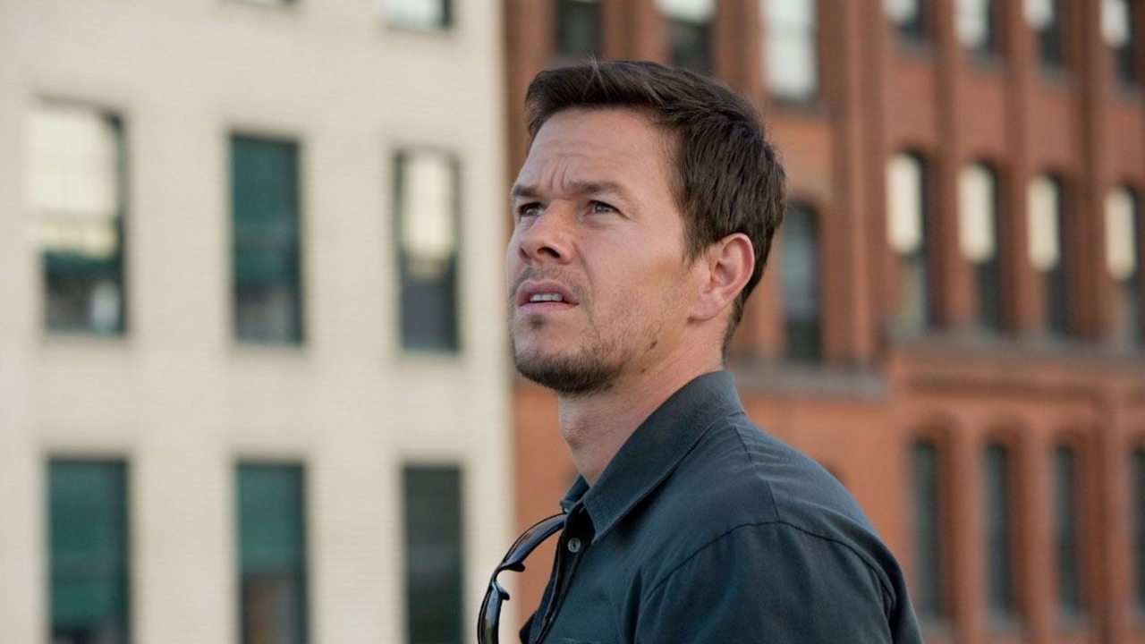Normaal ontzettend gespierde Mark Wahlberg nu enorm dik en in rolstoel