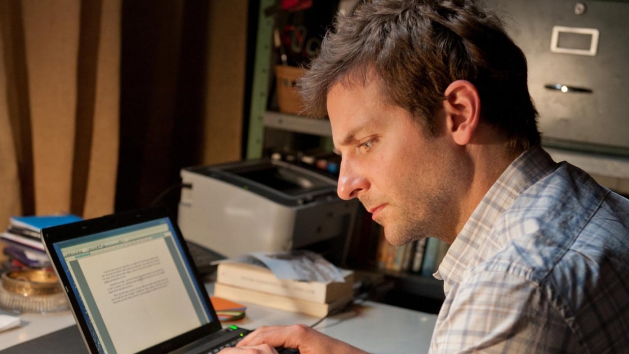 Waarom Bradley Cooper vreemde e-mails stuurt naar Michael Keaton
