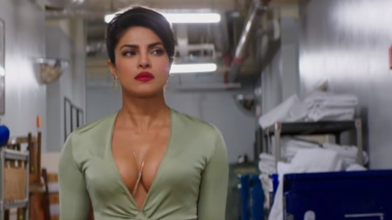Sensuele Priyanka Chopra in een doorschijnend jurkje