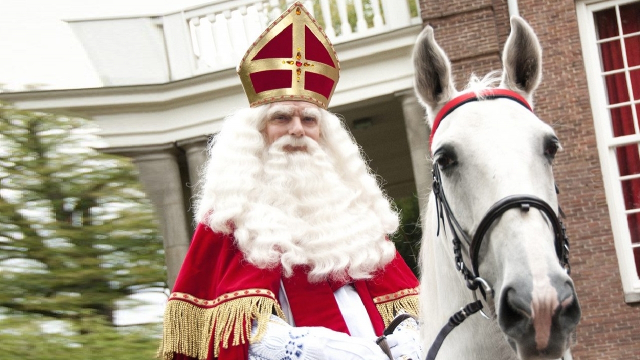 15 September: FilmTotaal feliciteert "Bane, Mad Max, Kees Flodder, Two-Face, Agent K en Sinterklaas"