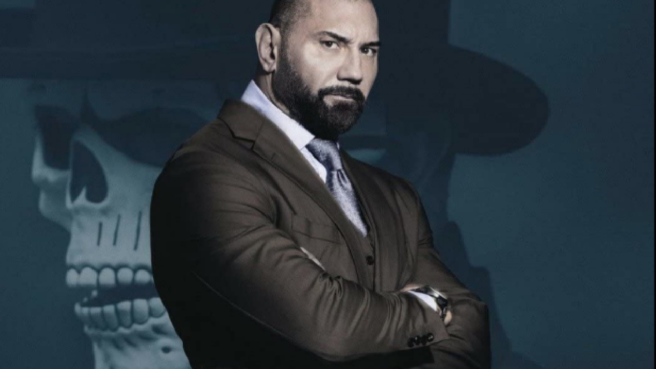Dave Bautista deelt foto van zijn (door Daniel Craig) gebroken neus