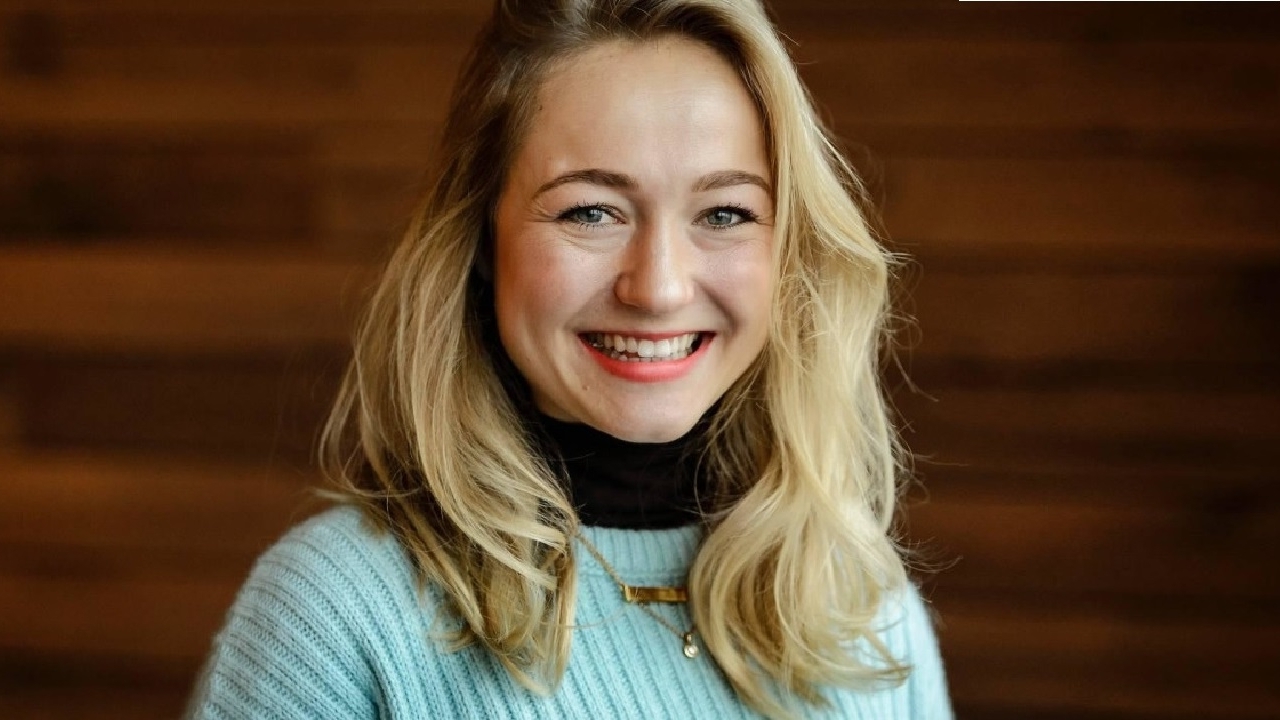 Bikinifoto van actrice Carolien Spoor wordt verpest door een kwal