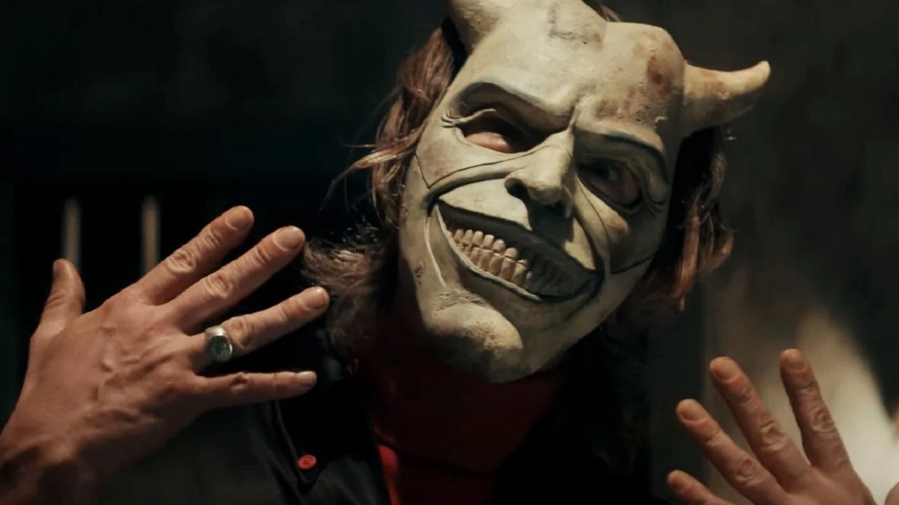 Stevige trailer 'The Black Phone' met een sadistische Ethan Hawke