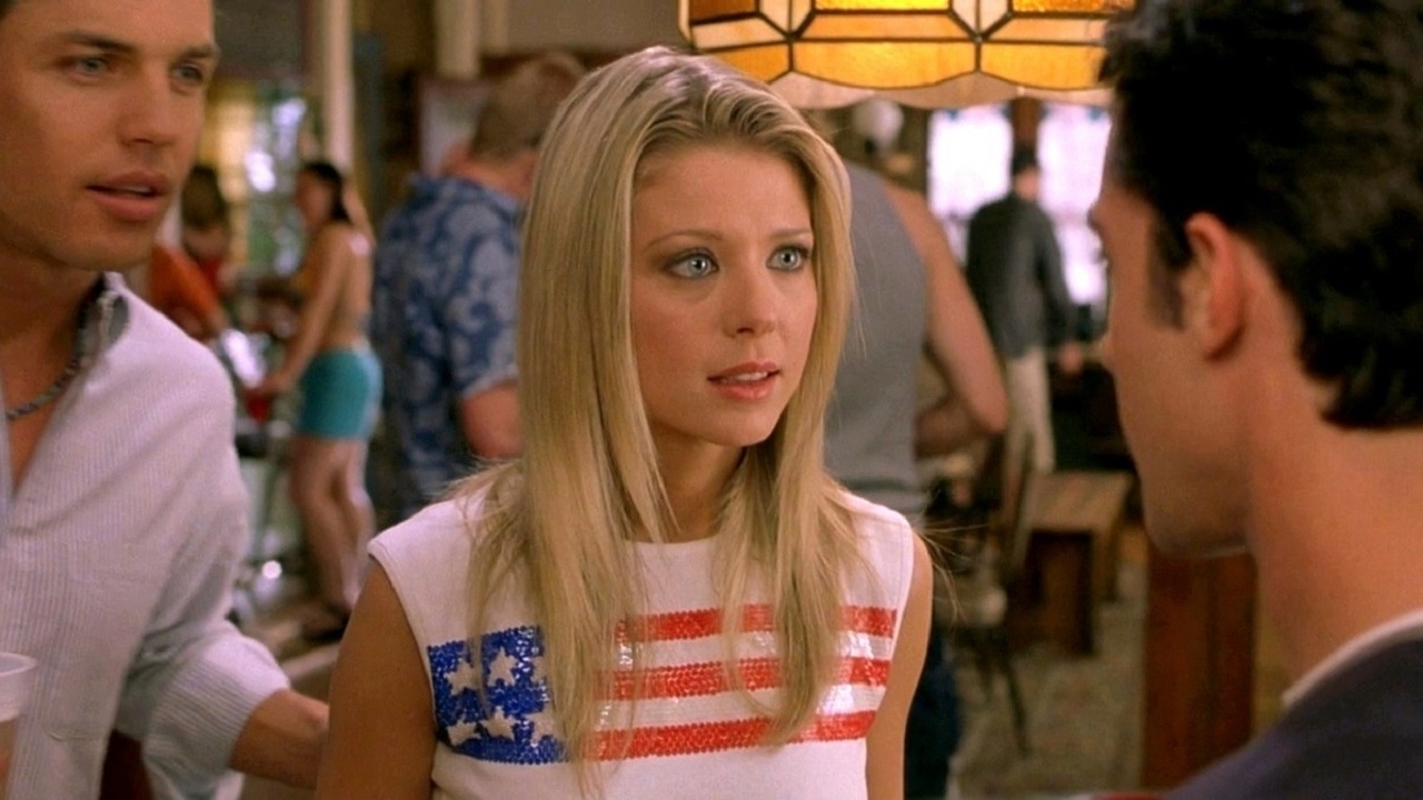 Tara Reid toont haar curves in strak jurkje op Insta-foto