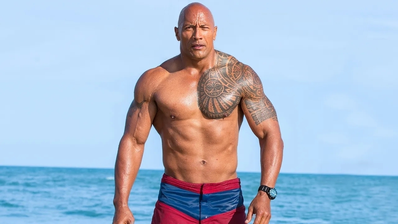 The Rock helemaal ondergekliederd op Instagram