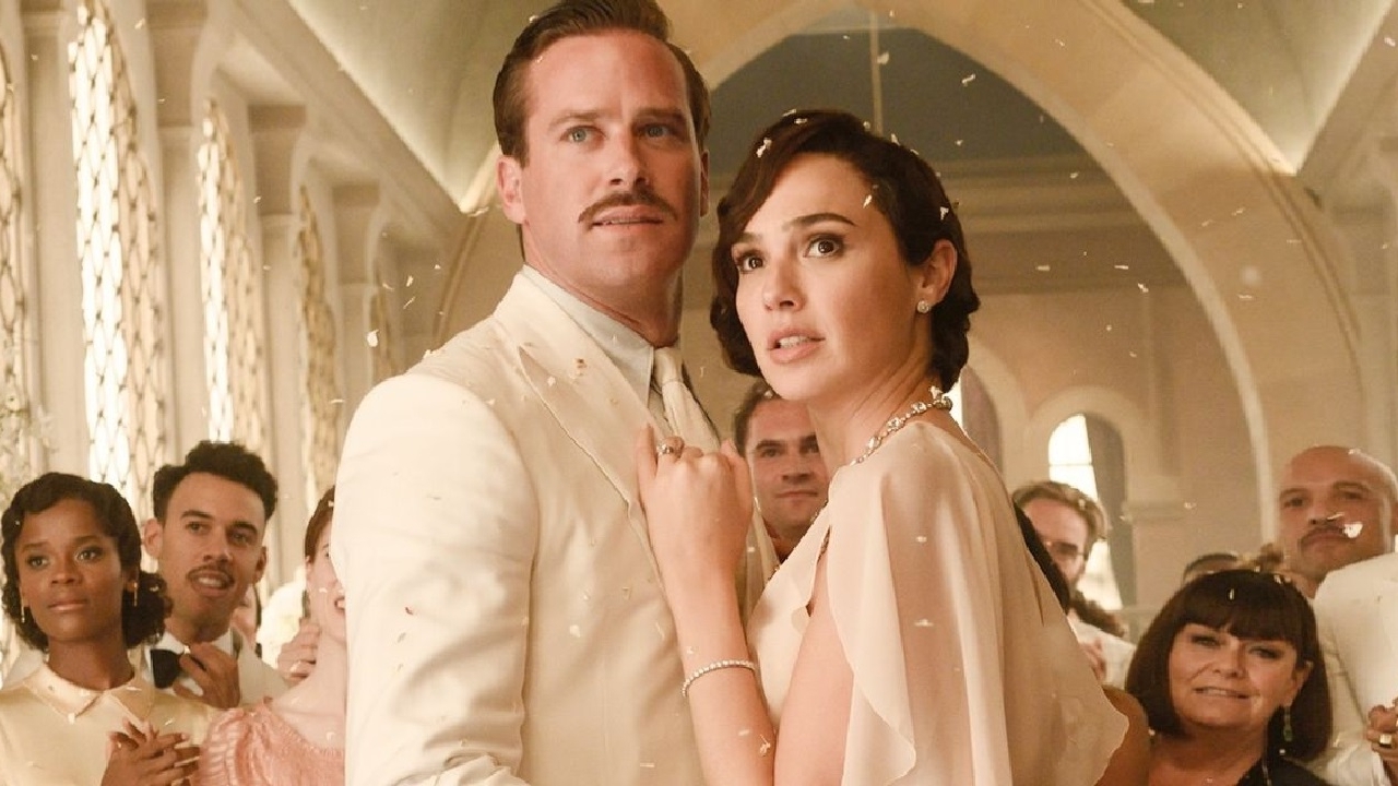 Armie Hammer gewoon nog te zien in nieuwe sfeervolle trailer 'Death on the Nile'