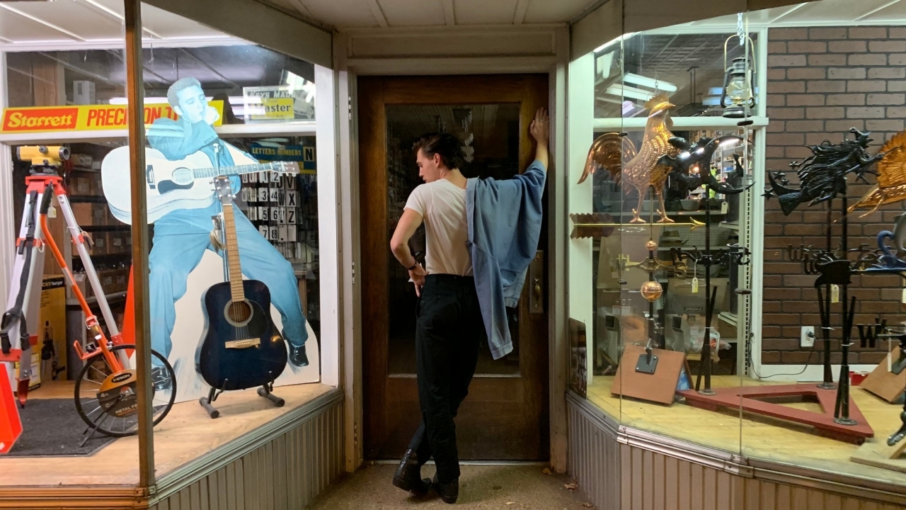 Eerste beelden 'Elvis' met Tom Hanks en Austin Butler!