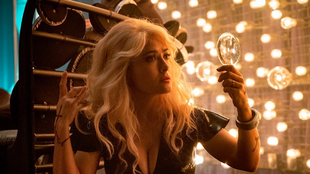 Netflix trakteert fans Salma Hayek op waanzinnige actiefilm