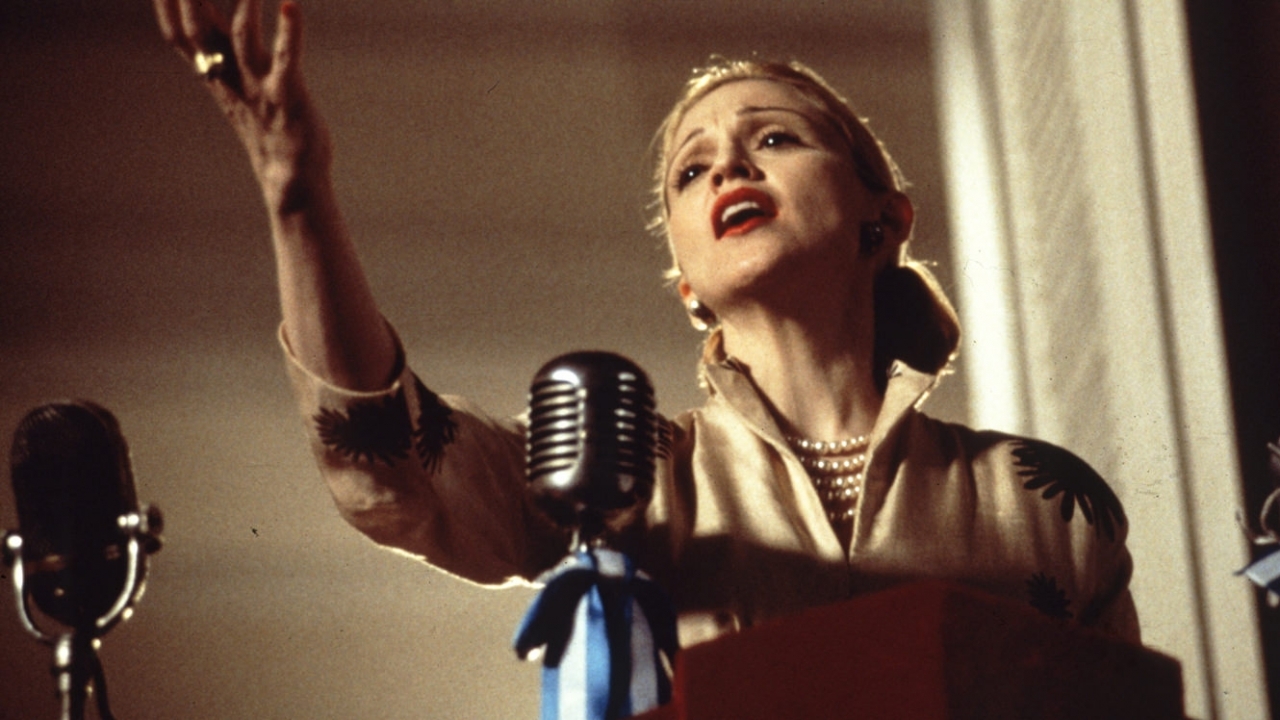 Madonna trekt alles uit de kast op Insta om haar nieuwe remix te promoten