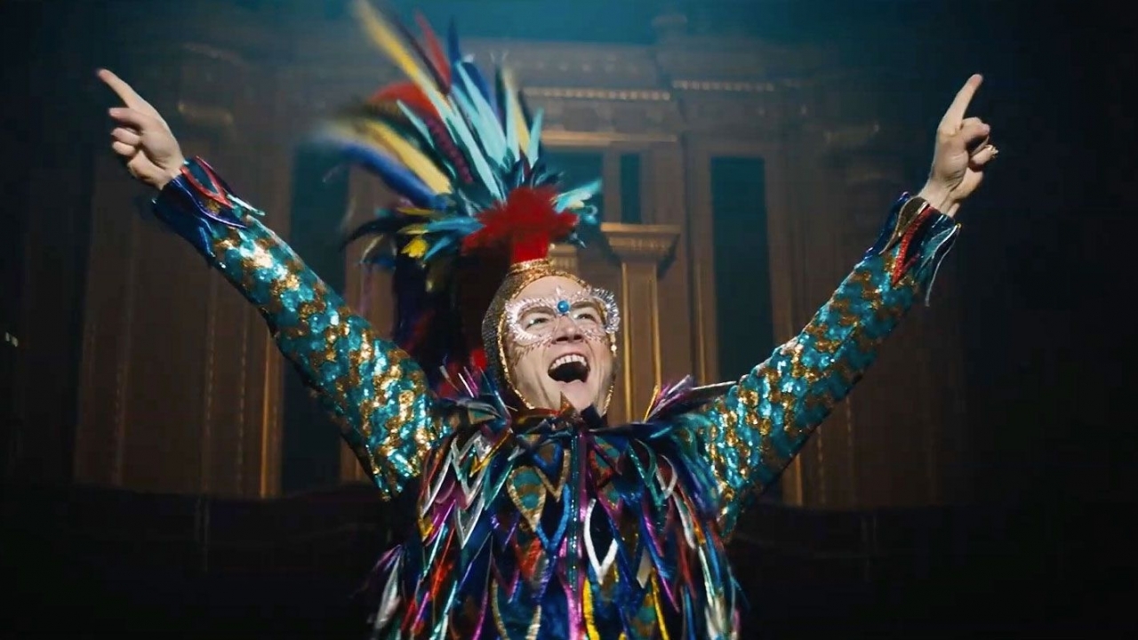 Taron Egerton (Kingsman) stort in tijdens 'Cock'