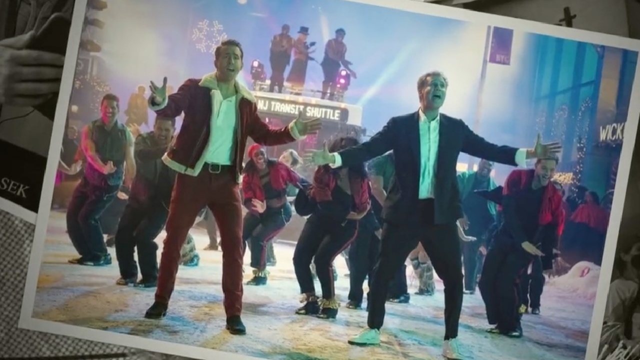 Ryan Reynolds en Will Ferrell brengen een holly jolly Christmas op foto's 'Spirited'