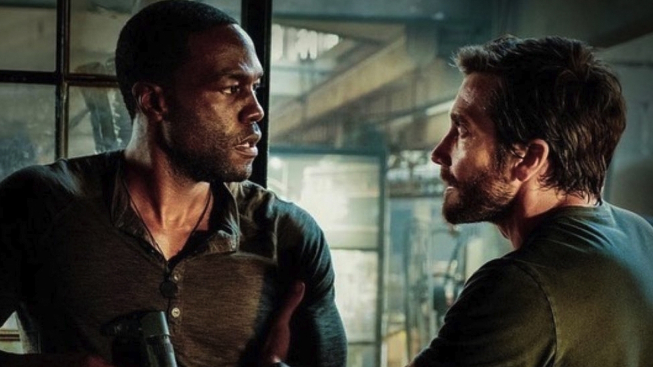 IMAX-poster van Michael Bay's actieknaller 'Ambulance' met o.a. Jake Gyllenhaal