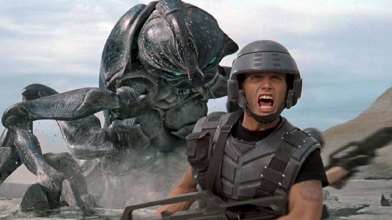 Fun Fact: De CGI-scène uit 'Starship Troopers' die niet heel lekker verjaard is