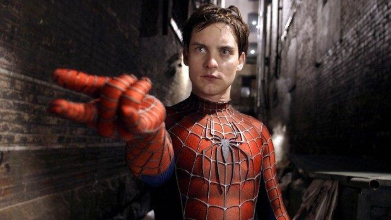 Tobey Maguire en Andrew Garfield opnieuw samen gespot bij de bioscoop