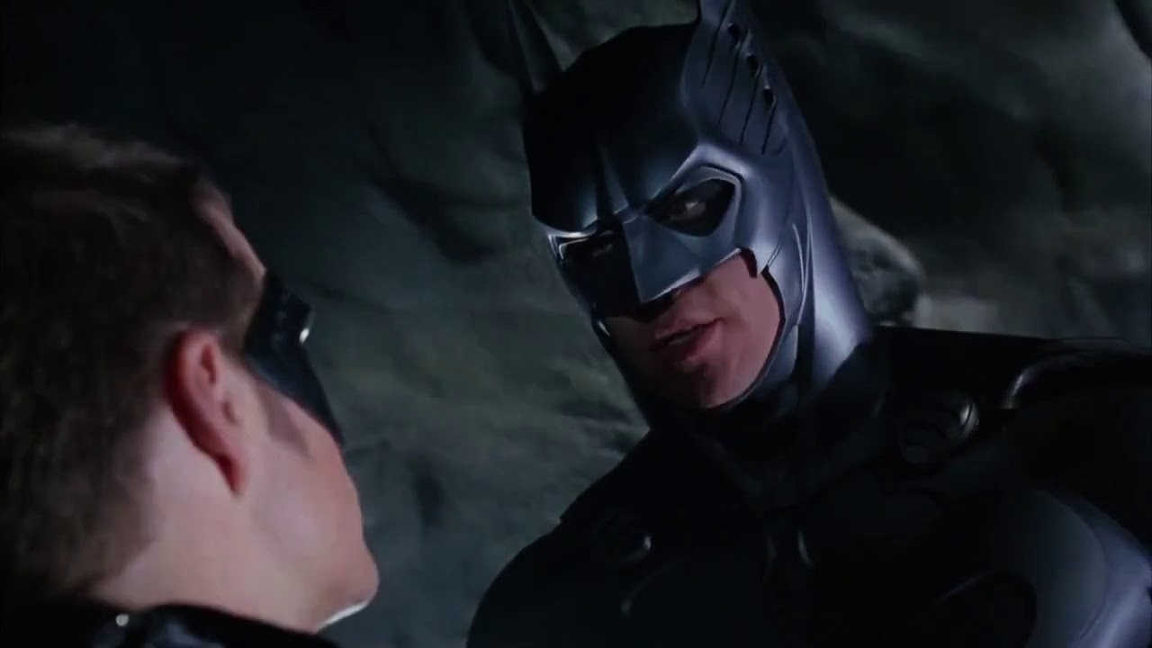 Batman kostuum ontwerper legt eindelijk uit waarom hij voor tepels ging op batsuit