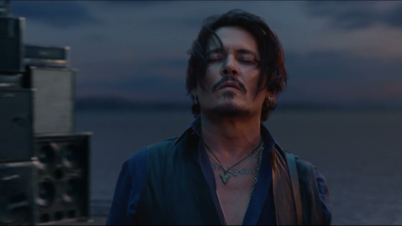 Dior bleef achter Johnny Depp staan en dit pakt nu weergaloos uit