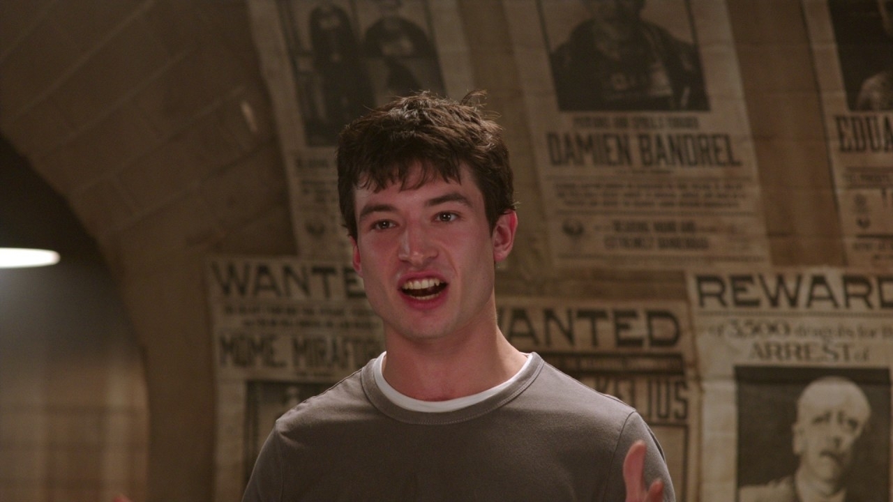 Ezra Miller brengt 'The Flash' en Warner Bros. verder in de problemen