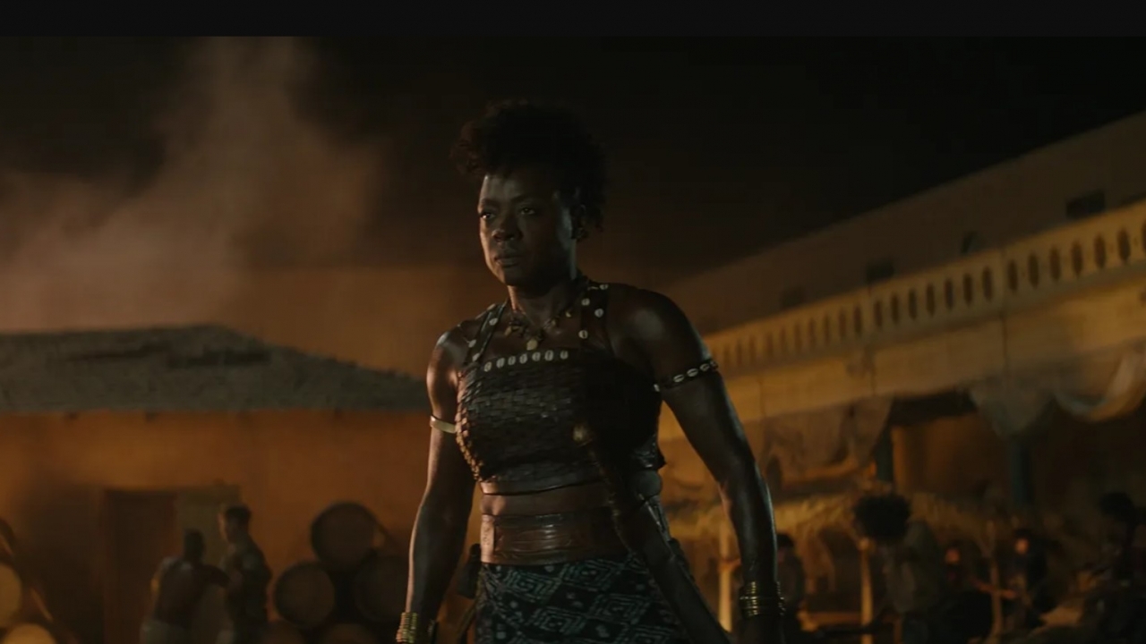 Viola Davis ziet er strijdlustig uit in 'The Woman King' foto's