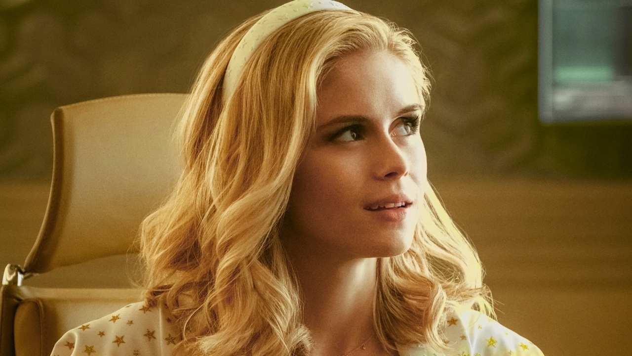 Blonde 'The Boys'-actrice ligt er verleidelijk bij op Insta-foto