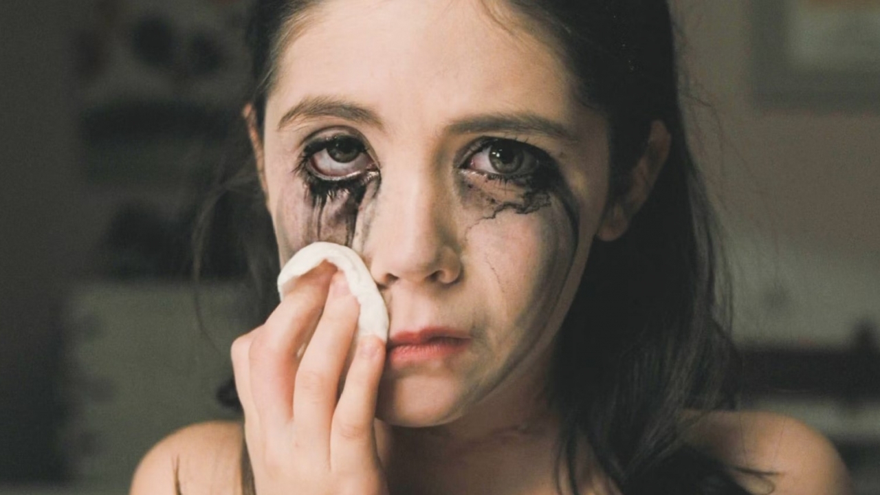 'Orphan: First Kill' poster geeft eerste blik op duistere horror prequel