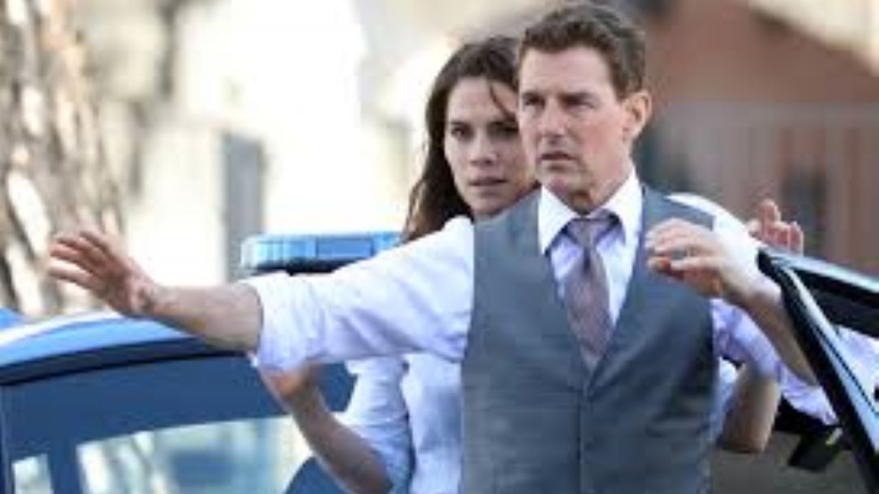 Tom Cruise opnieuw spectaculair in de lucht gespot