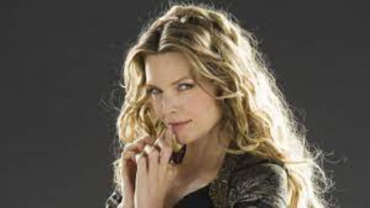 Onverwacht compliment: 'Michelle Pfeiffer geeft nieuwe betekenis aan de hel als Catwoman'
