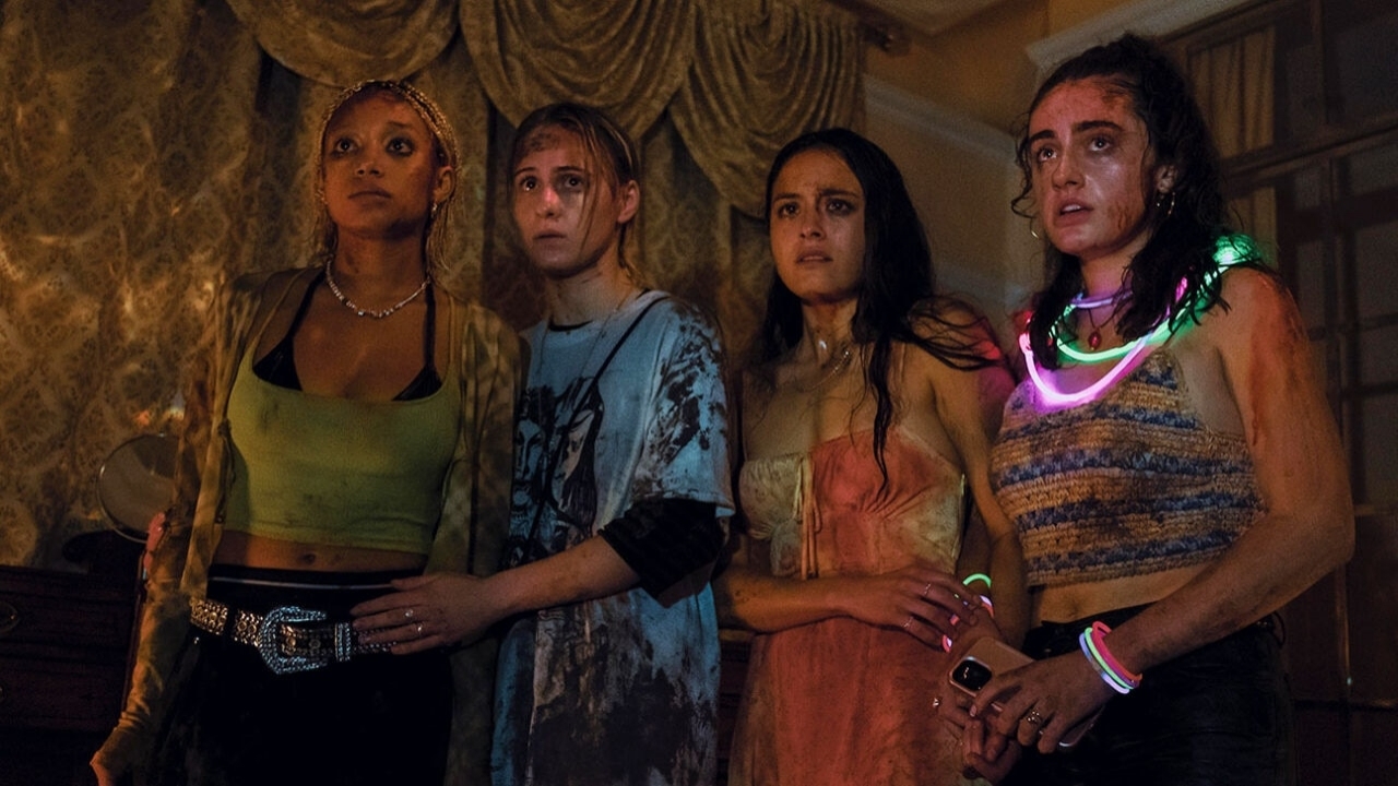 Ruzie tussen recensent en 'Bodies Bodies Bodies' hoofdrolspeelster vanwege alle decolletés