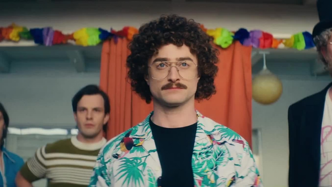 Daniel Radcliffe rockt op 'Weird: The Al Yankovic Story'-poster