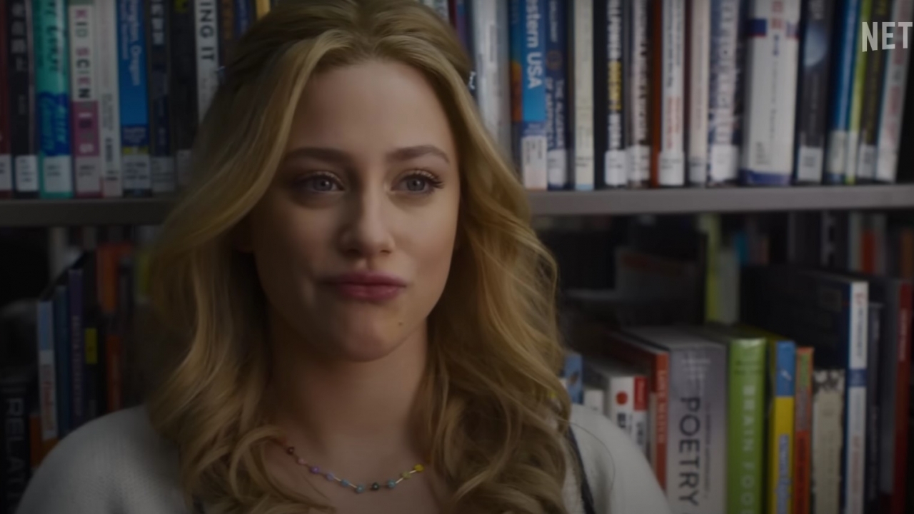 Lili Reinhart van 'Look both ways' kan verschillende dingen tegelijk