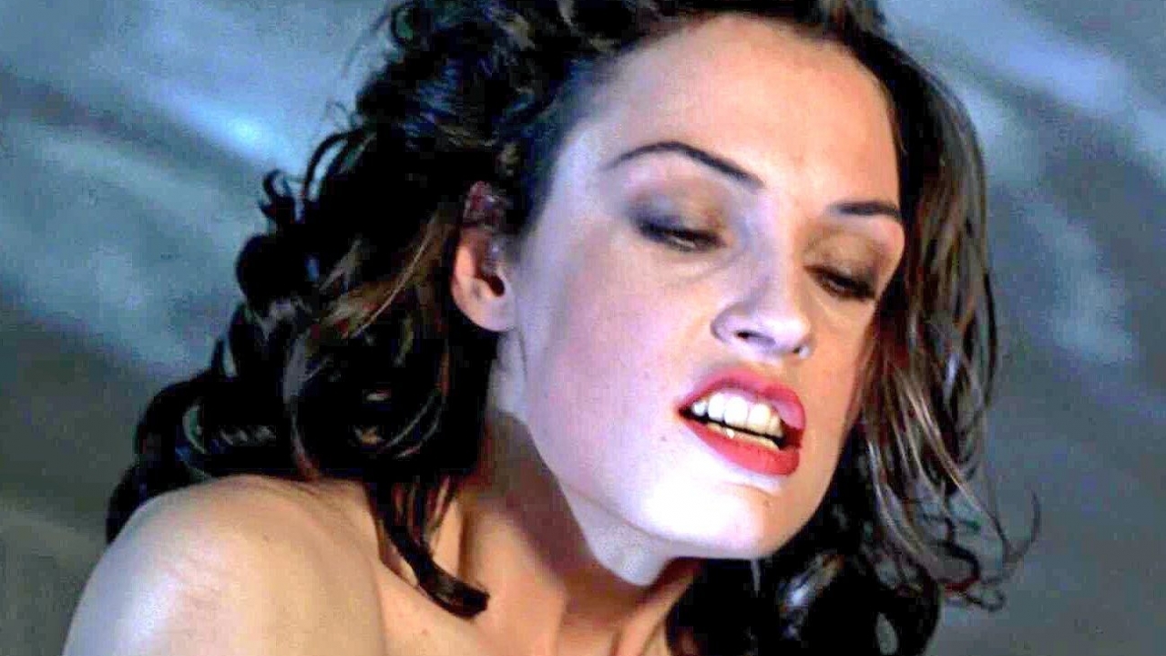 Famke Janssen heeft om deze reden spijt van het spelen van Bond-girl