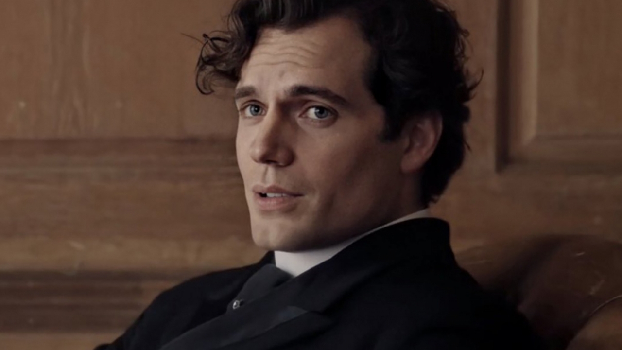Fans van Henry Cavill zwijmelen bij zijn Sherlock Holmes