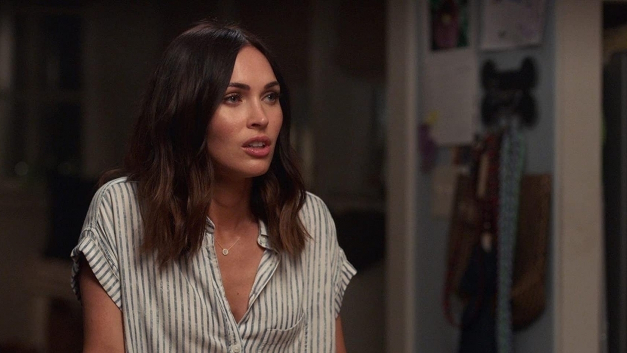 Boezem van Megan Fox knalt bij uit haar outfitje op Insta-foto's