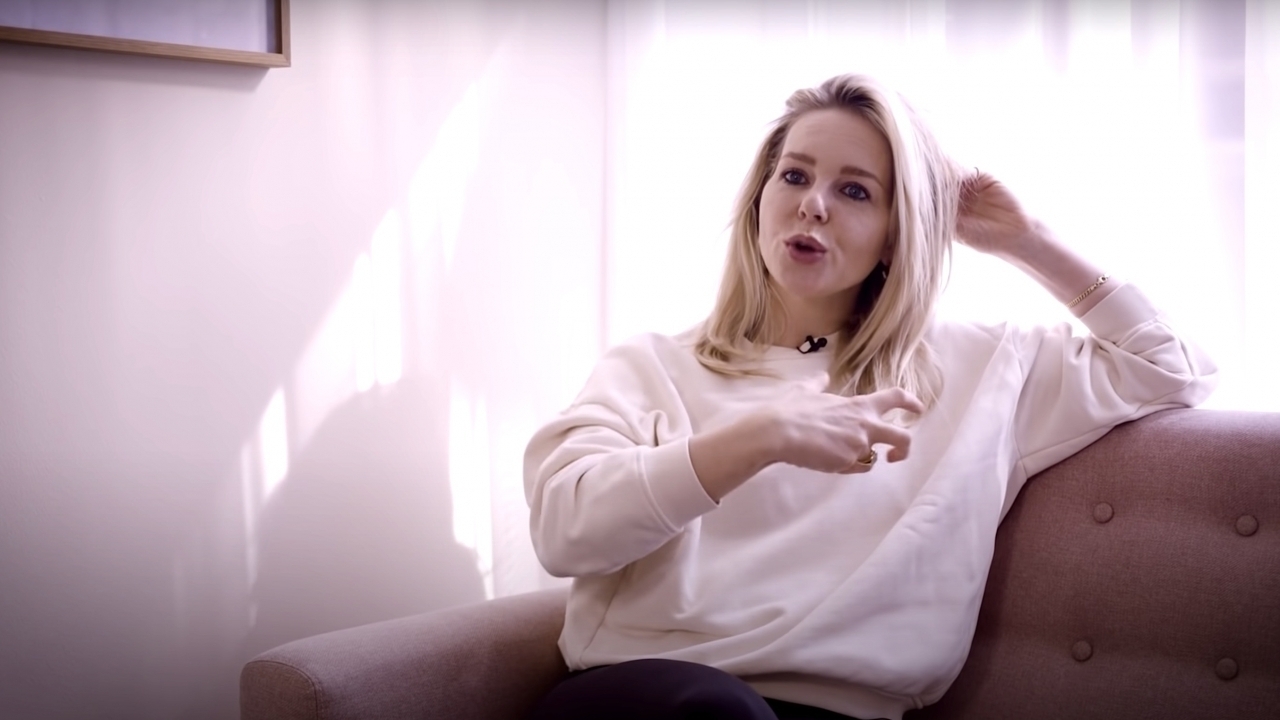 Chantal Janzen ligt er uitdagend bij op magazinecover