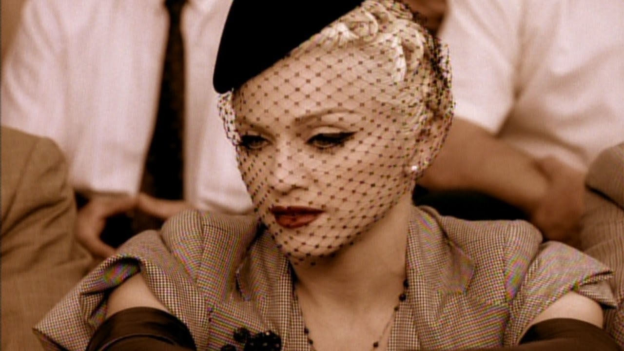Wat is er in vredesnaam aan de hand met de handen van Madonna?