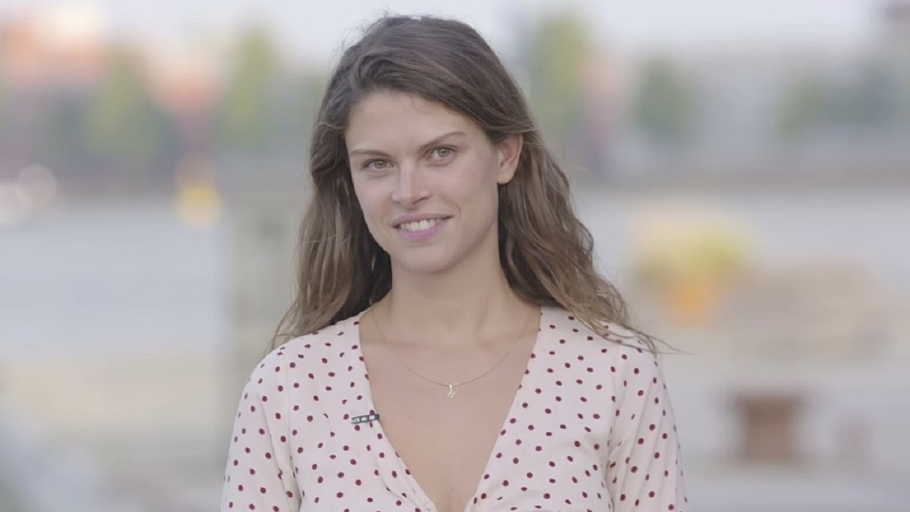 Beeldschone Bo Maerten lijkt het behoorlijk warm te hebben