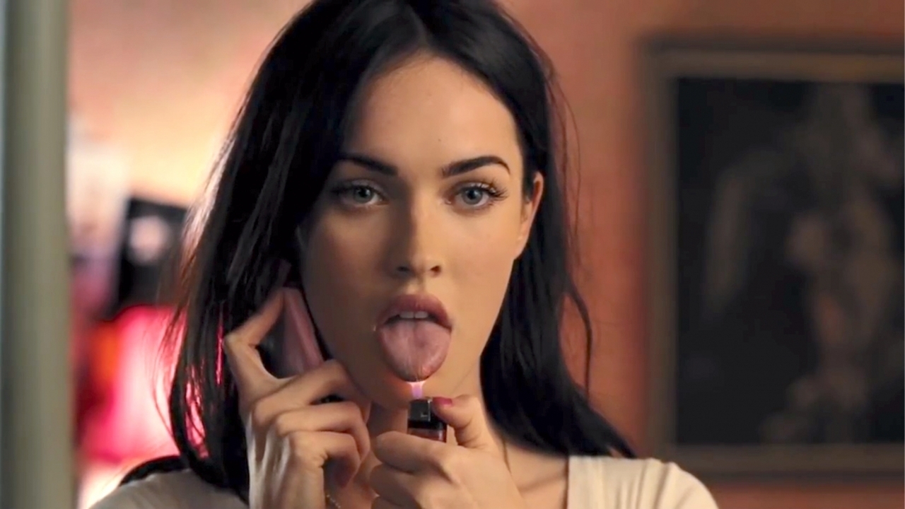 Megan Fox op Insta-foto's met absurd vreemde lover