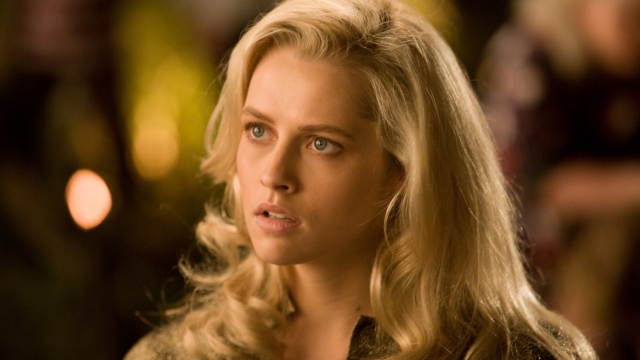 Waarom Teresa Palmer uit 'The Twin' unieke privéfoto's van haar bevalling in bad deelt