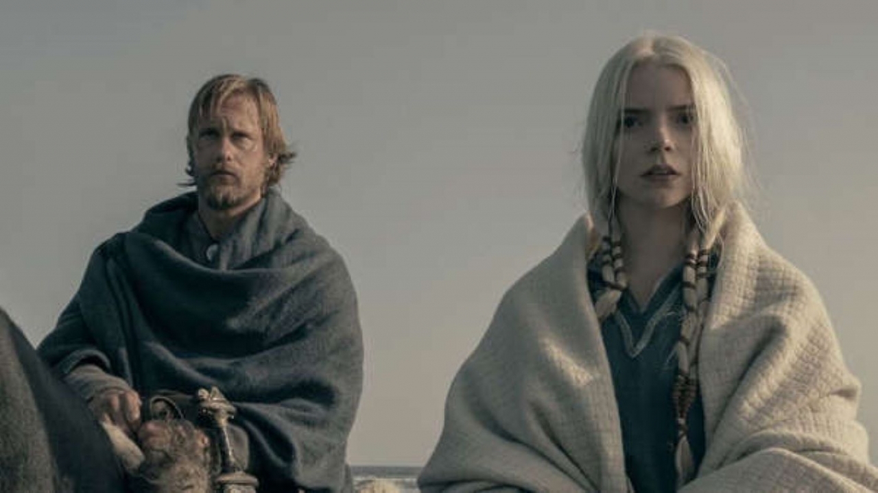 Anya Taylor-Joy lijkt een porseleinen pop in doorschijnende japon