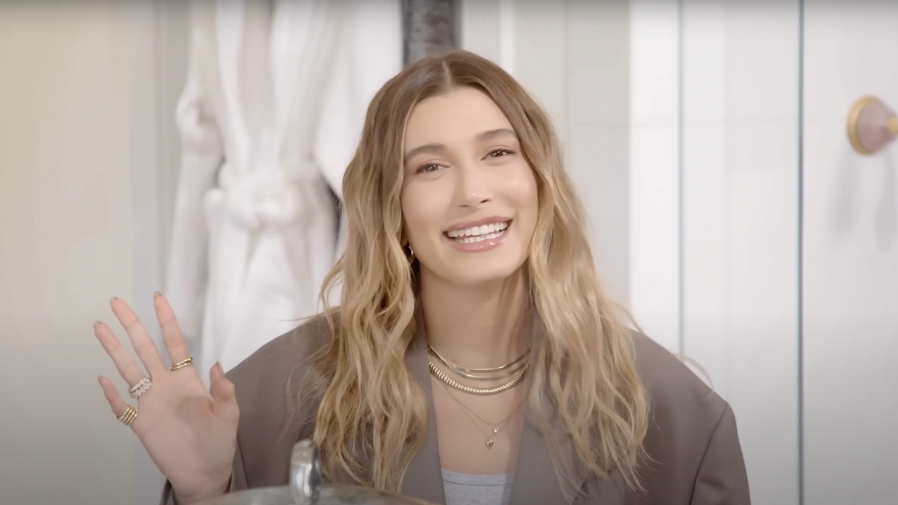 Hailey Bieber komt met verrassende kerstfoto's op Instagram