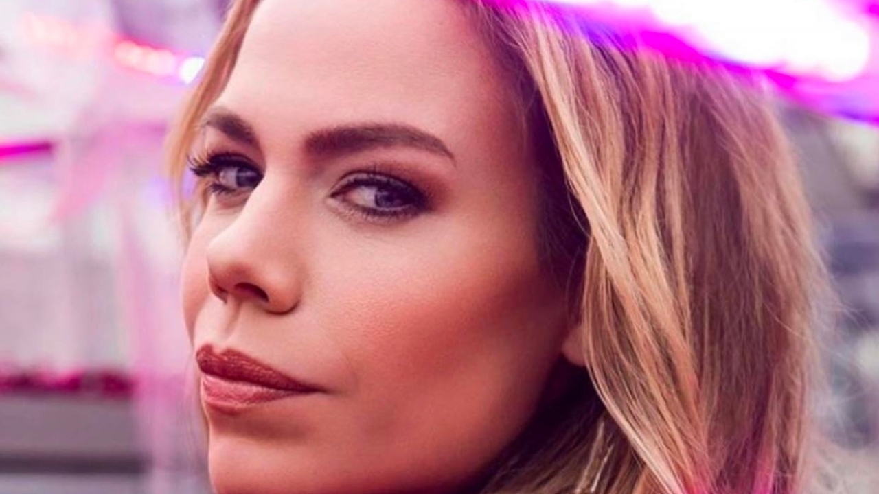 Nicolette Kluijver duwt boezem bijna letterlijk in de camera op Insta-foto
