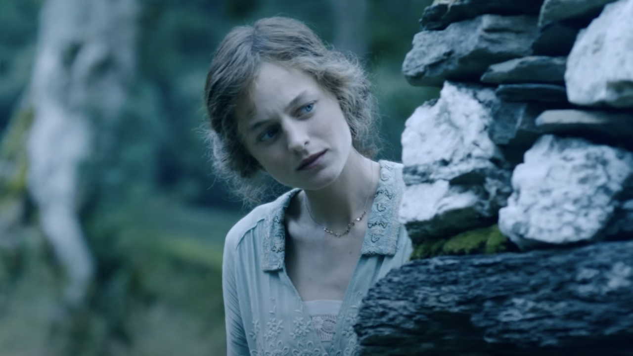 Emma Corrin is trots op al het naakt in 'Lady Chatterley's Lover'