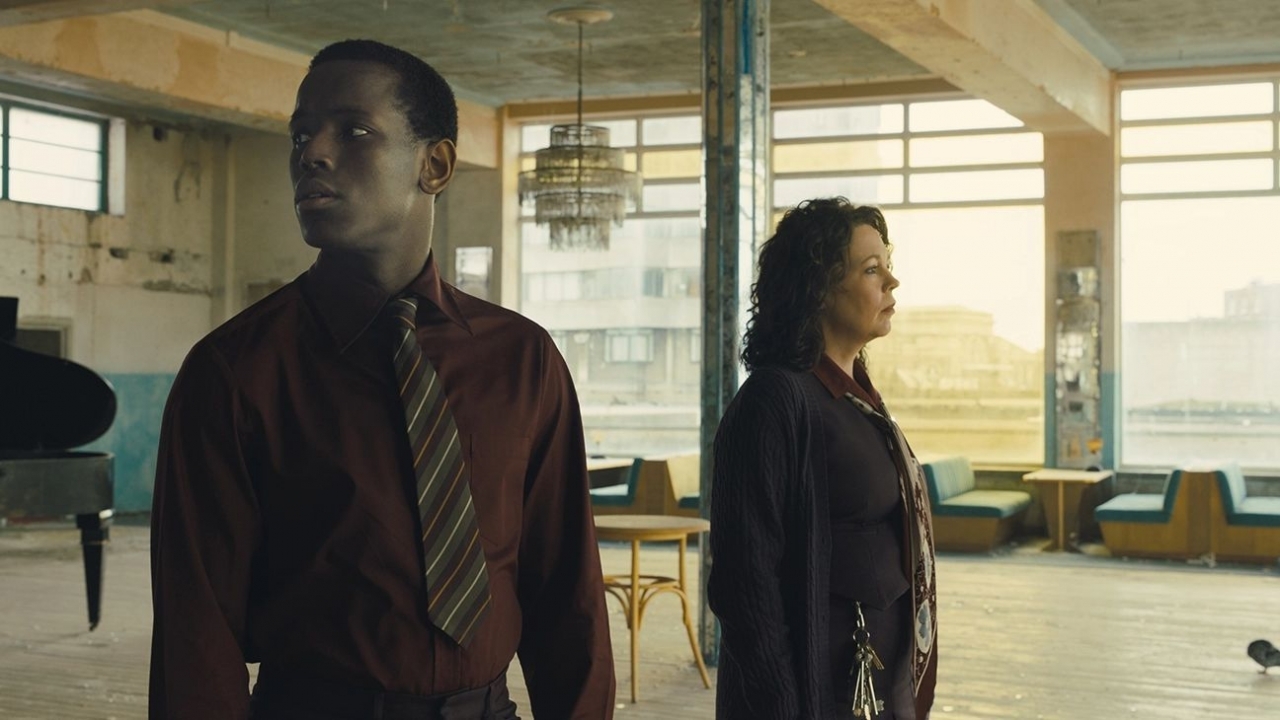 Olivia Colman had moeite met pikante 'Empire of Light'-scènes met veel jongere acteur