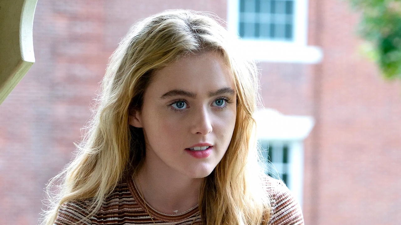 Marvel-actrice Kathryn Newton in opvallend kort jurkje op tv