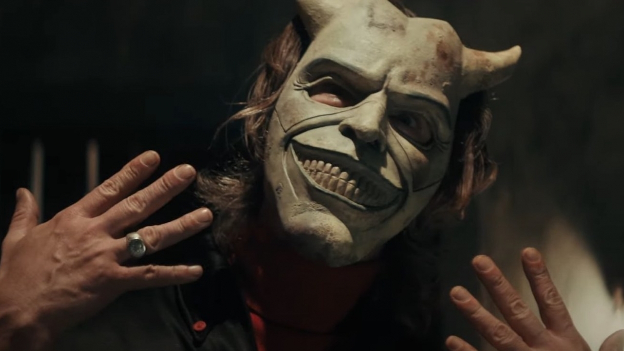 Ethan Hawke (Moon Knight) is doodeng in tweede trailer 'The Black Phone'