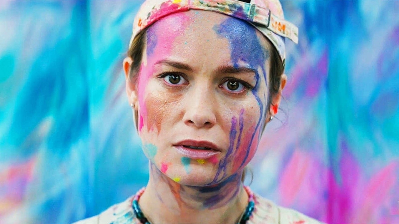 Brie Larson steelt de show in sprankelend jurkje op Insta-foto