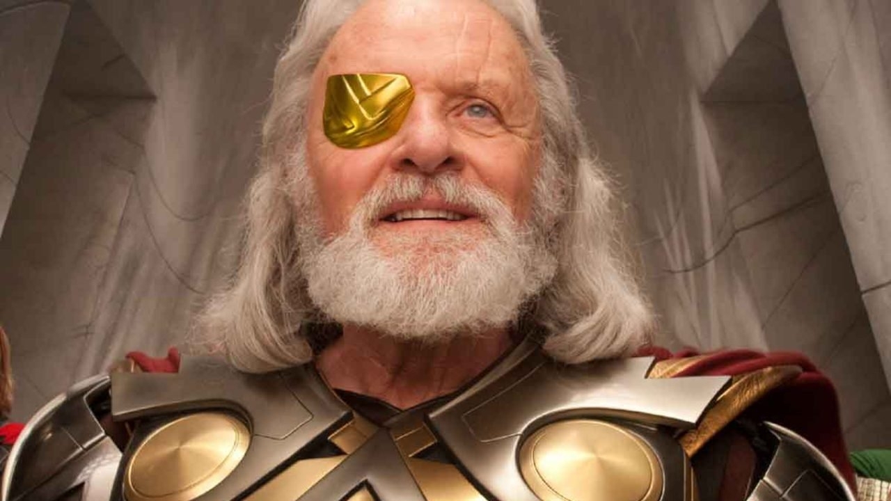 Anthony Hopkins blikt op hilarische manier terug op zijn Marvel-films: "doelloos"