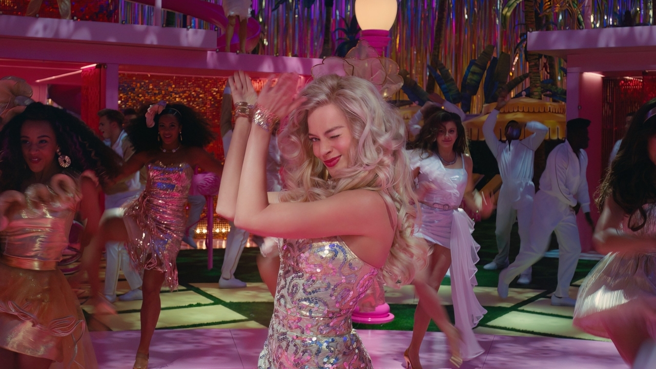 'Barbie' onttroont 'Captain Marvel' en 'The Dark Knight Rises'