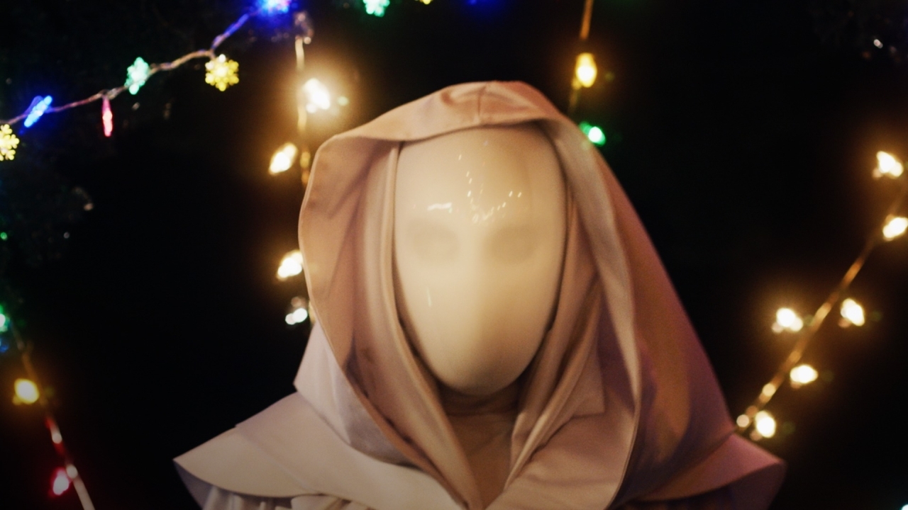 Dit jaar krijgen we een bloedrode kerst met de trailer voor 'It's a Wonderful Knife'