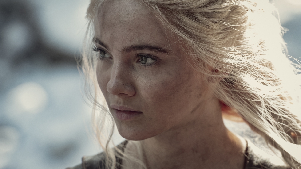 Angstaanjagende horror in 'Baghead' met Freya Allan uit 'The Witcher'