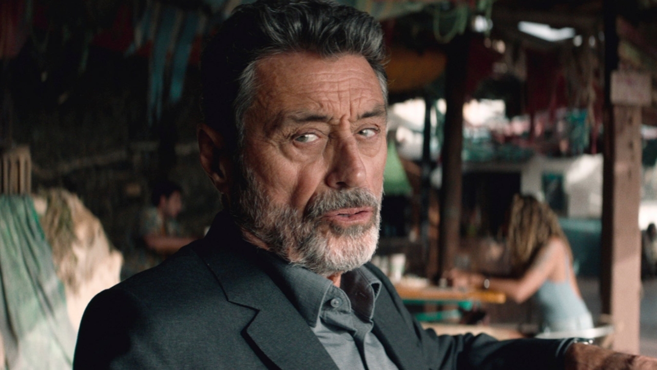 IJskoude huurmoordenaar komt tot inkeer in trailer 'American Star' met Ian McShane